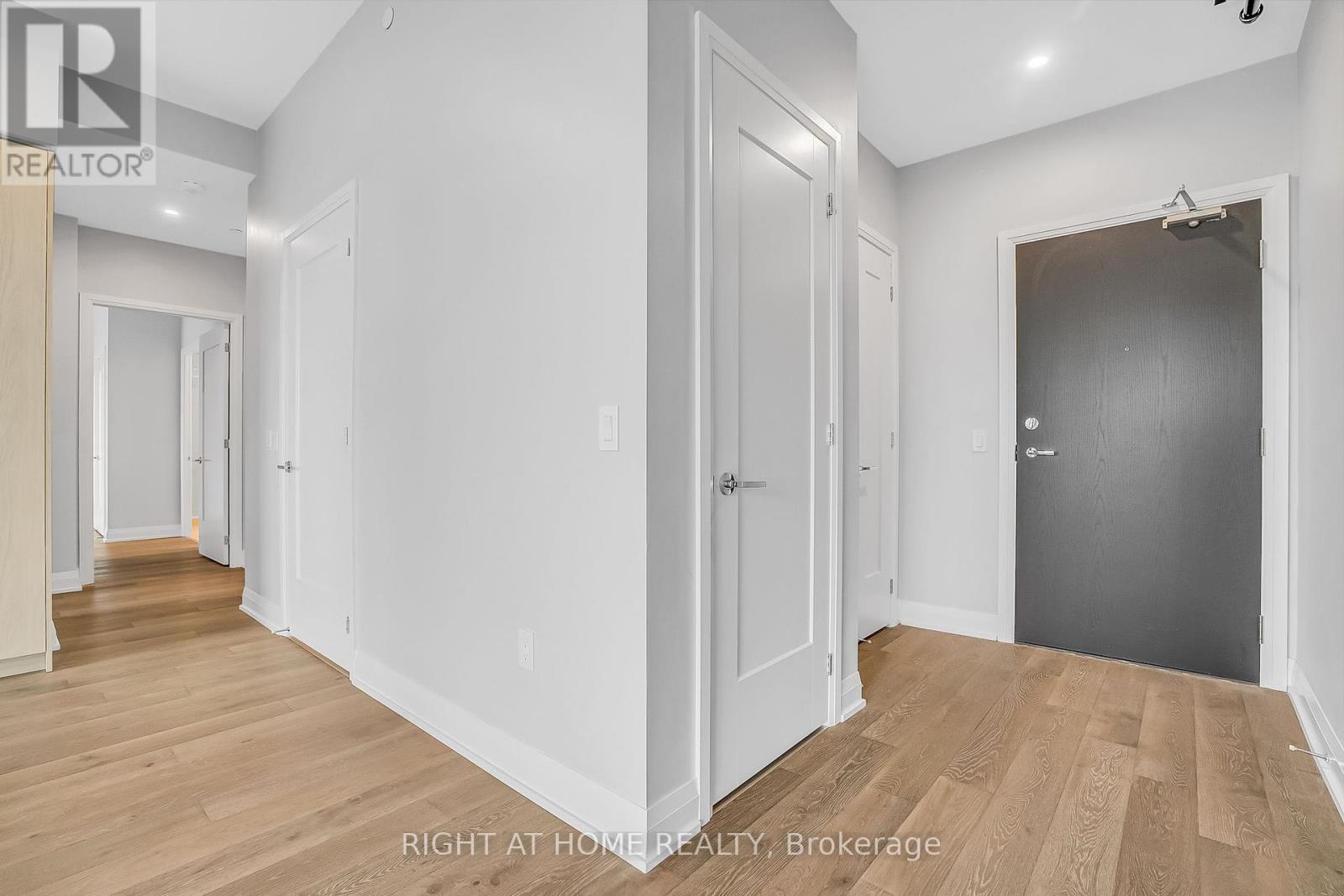 705 - 293 The Kingsway, Toronto, Ontario  M9A 0E8 - Photo 11 - W12373546