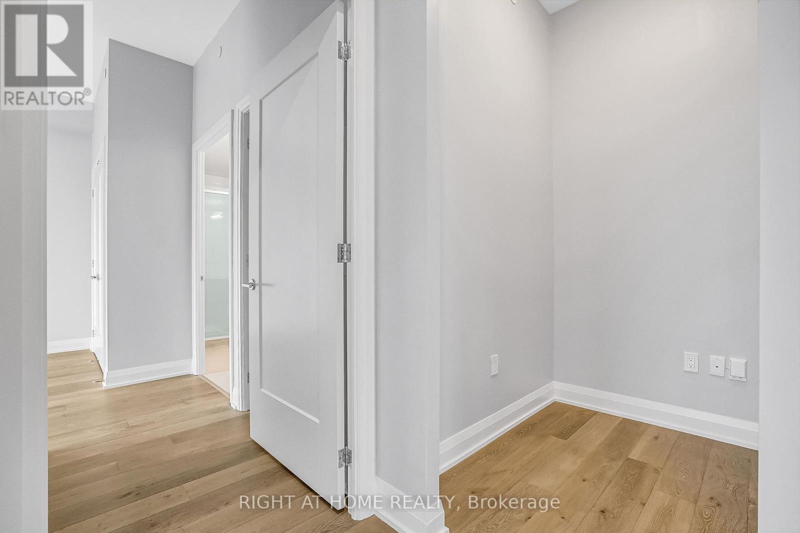 705 - 293 The Kingsway, Toronto, Ontario  M9A 0E8 - Photo 31 - W12373546