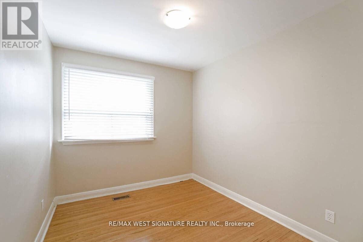 23 Fernando Road, Toronto, Ontario  M9M 2P7 - Photo 11 - W12373593