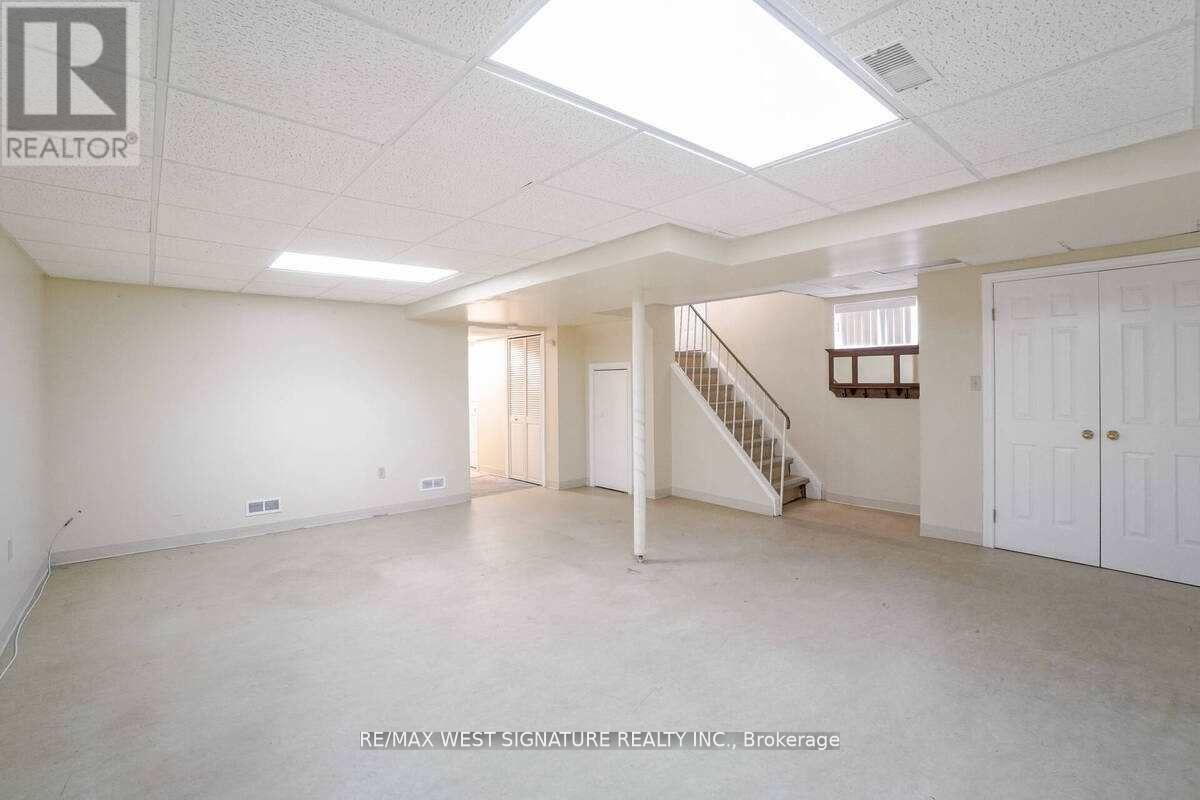 23 Fernando Road, Toronto, Ontario  M9M 2P7 - Photo 16 - W12373593