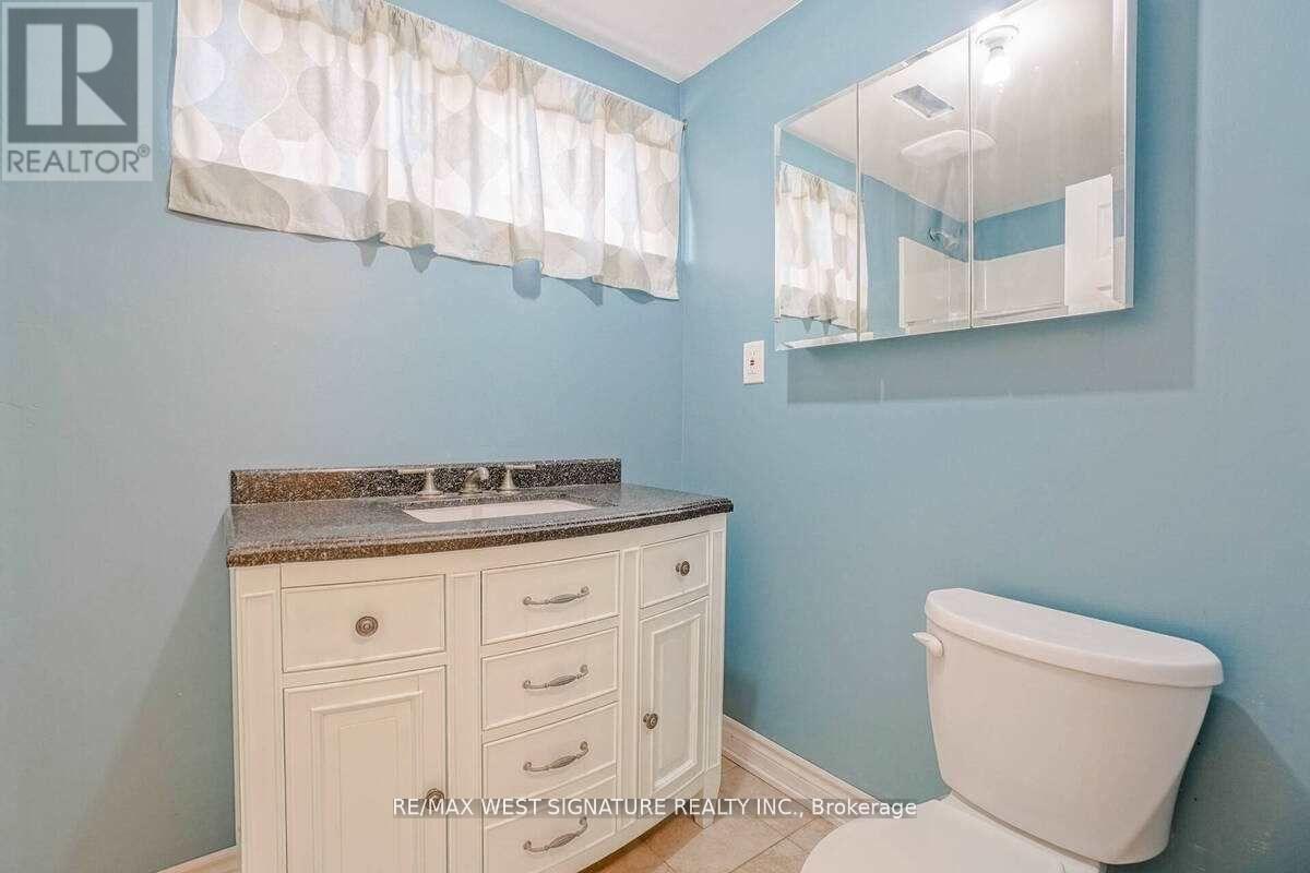 23 Fernando Road, Toronto, Ontario  M9M 2P7 - Photo 22 - W12373593