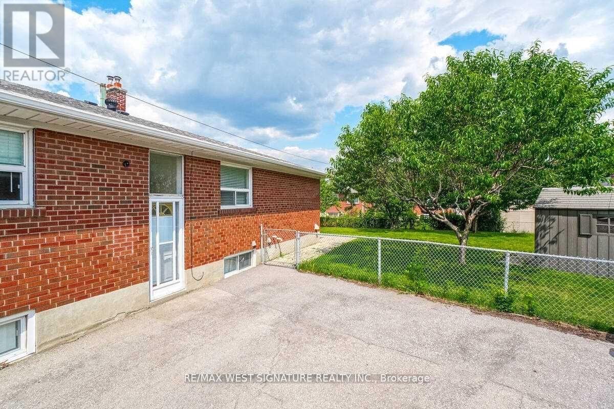 23 Fernando Road, Toronto, Ontario  M9M 2P7 - Photo 23 - W12373593