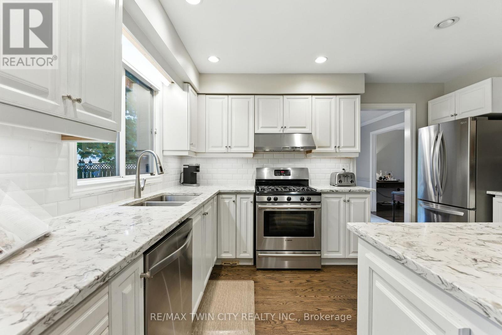 91 Abbey Close, Hamilton, Ontario  L9G 4K9 - Photo 15 - X12373517