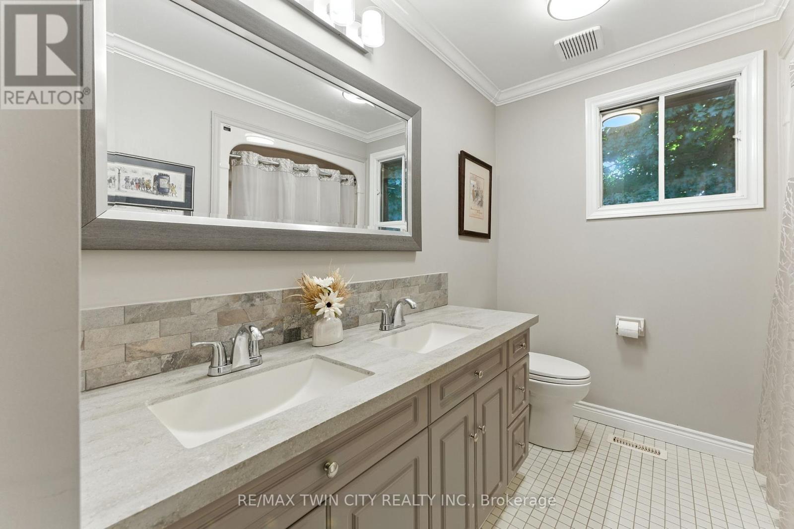 91 Abbey Close, Hamilton, Ontario  L9G 4K9 - Photo 31 - X12373517