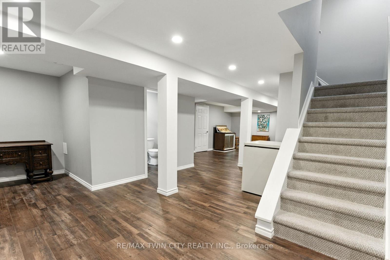 91 Abbey Close, Hamilton, Ontario  L9G 4K9 - Photo 39 - X12373517