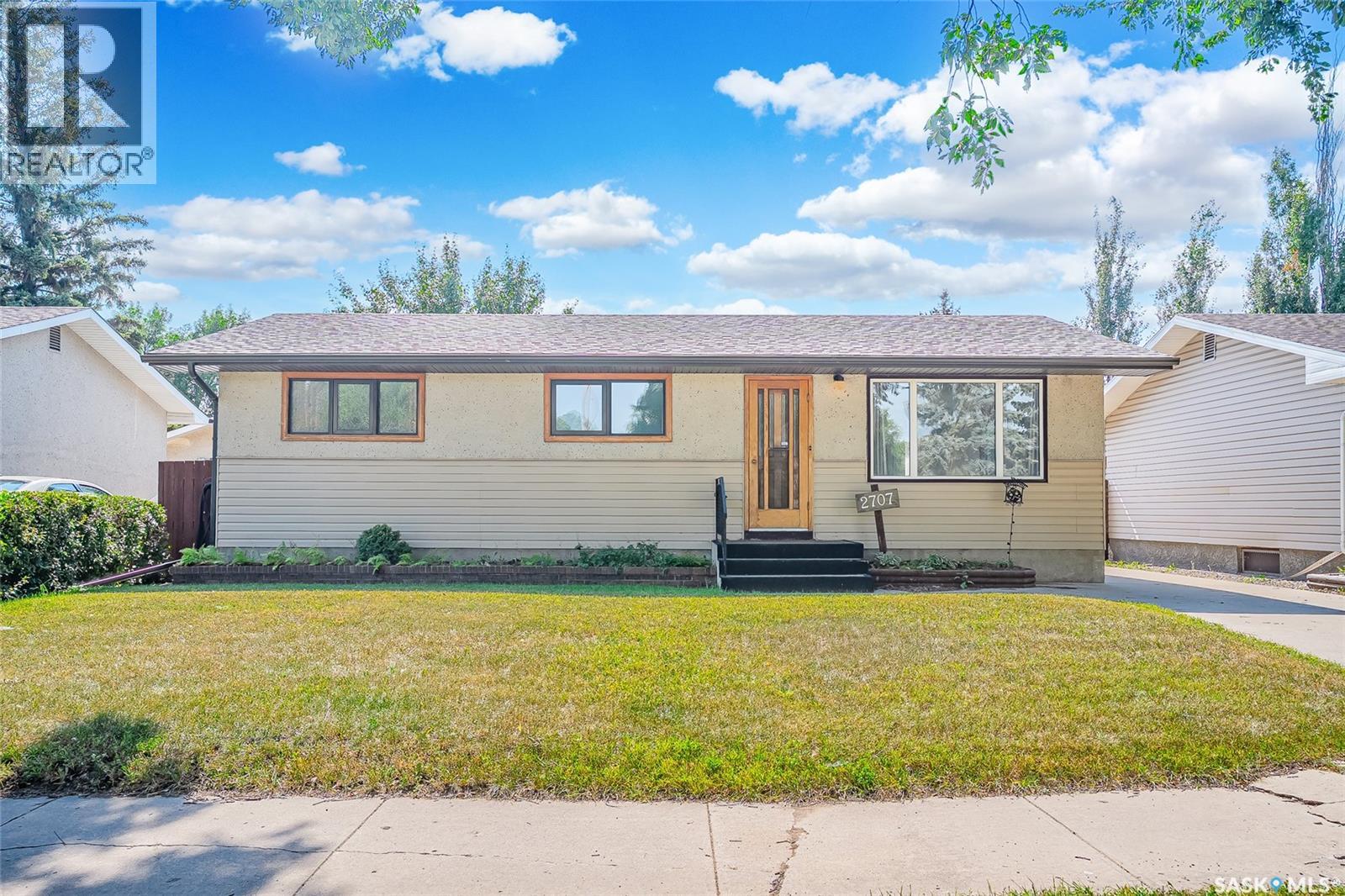 W 2707 33rd Street W, Saskatoon, Saskatchewan  S7J 4K7 - Photo 1 - SK017131
