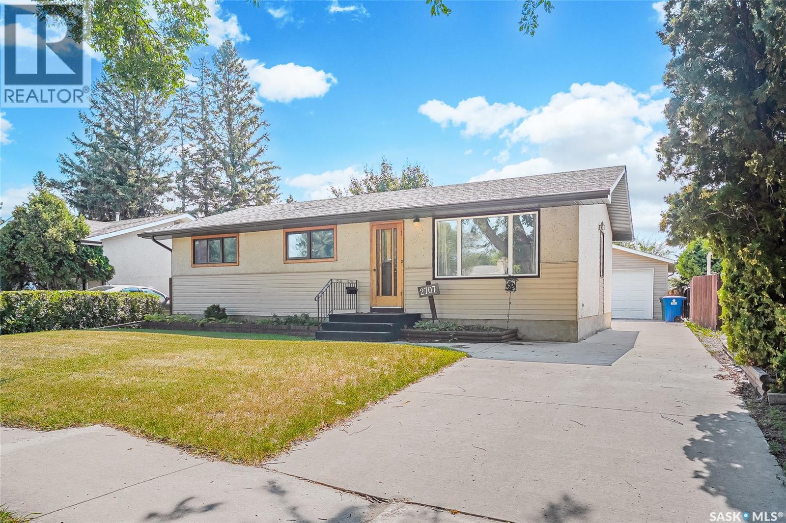 W 2707 33rd Street W, Saskatoon, Saskatchewan  S7J 4K7 - Photo 2 - SK017131