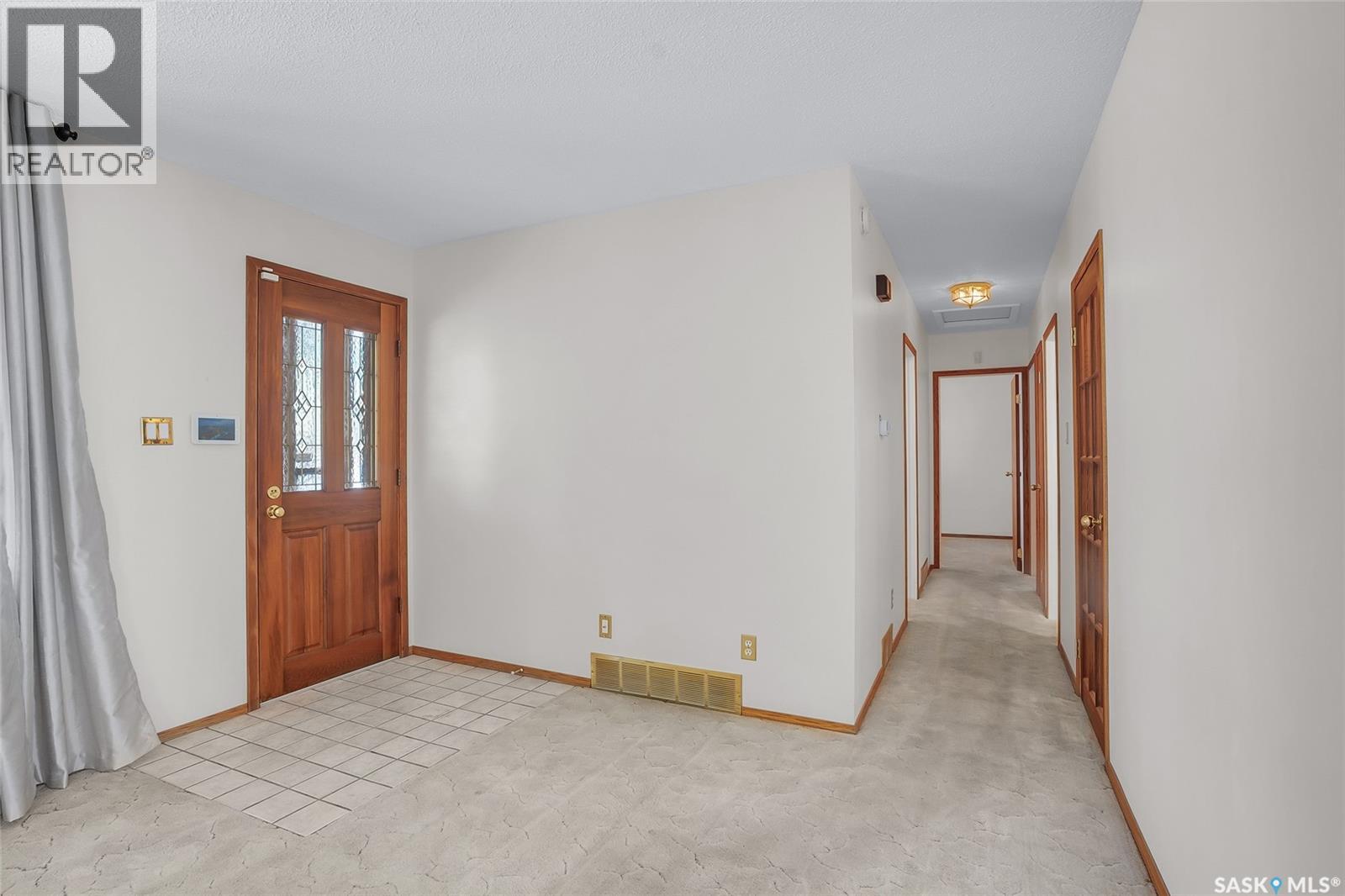 W 2707 33rd Street W, Saskatoon, Saskatchewan  S7J 4K7 - Photo 3 - SK017131