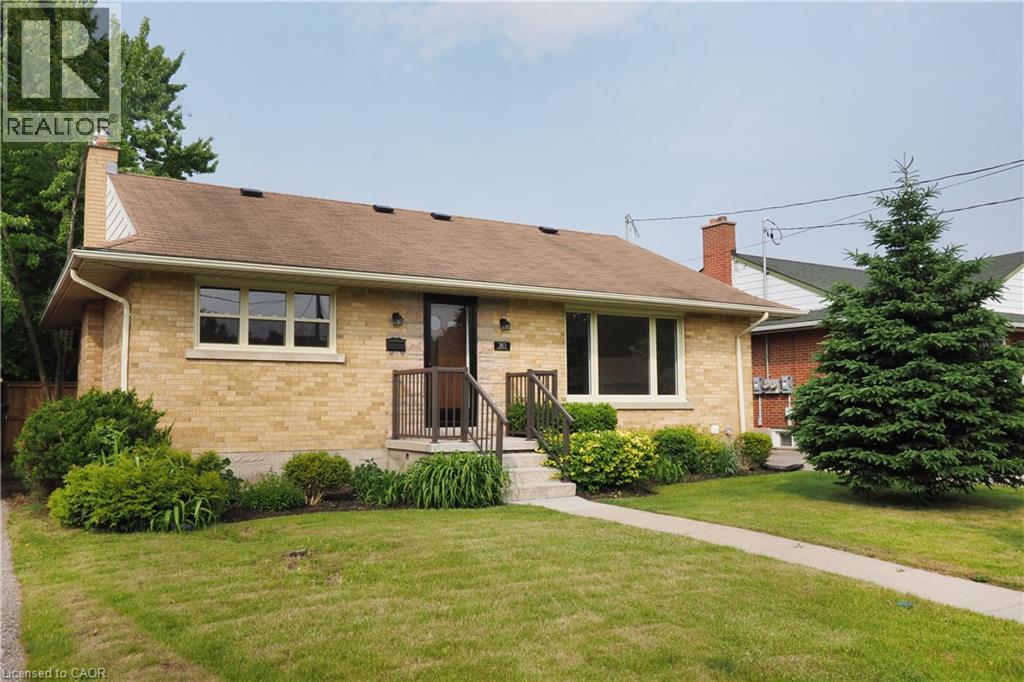 383 Dumfries Avenue, Kitchener, Ontario  N2H 2E9 - Photo 1 - 40765090