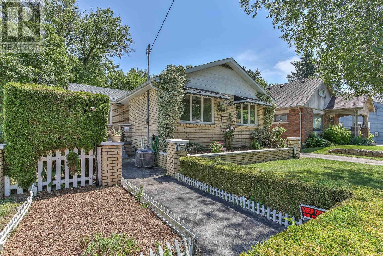 25 Foster Avenue, London North, Ontario  N6H 2K7 - Photo 1 - X12373878