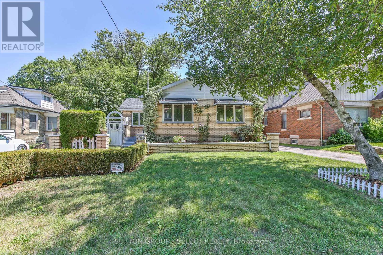 25 Foster Avenue, London North, Ontario  N6H 2K7 - Photo 2 - X12373878
