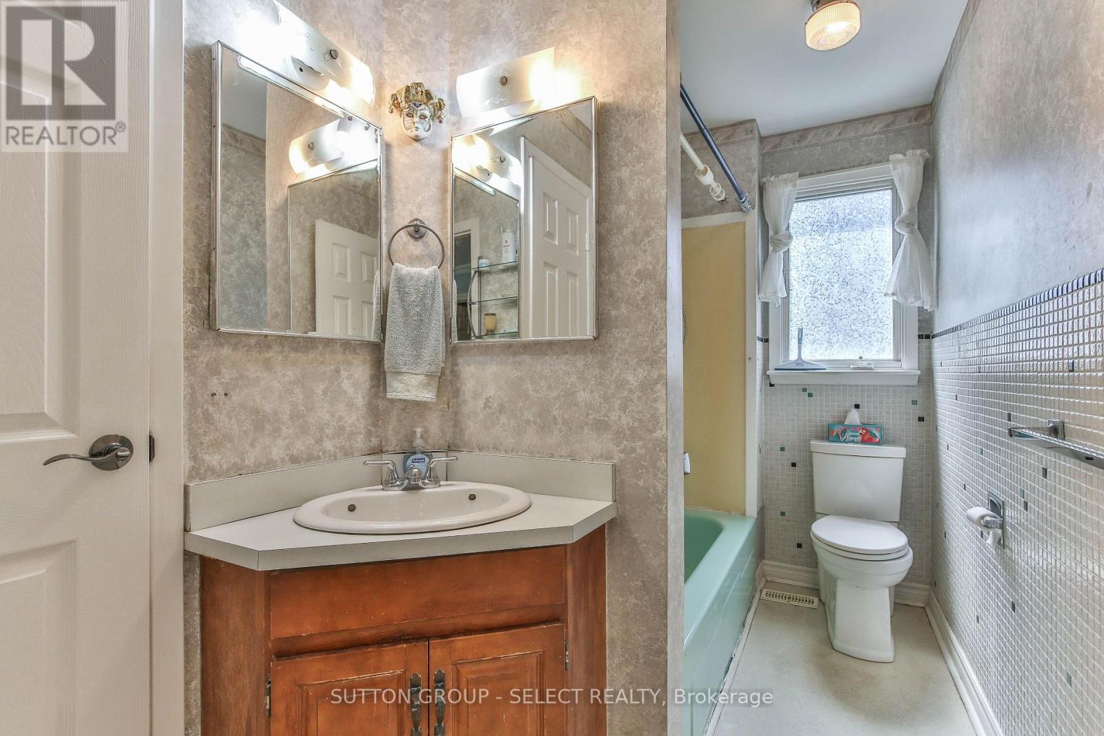 25 Foster Avenue, London North, Ontario  N6H 2K7 - Photo 22 - X12373878