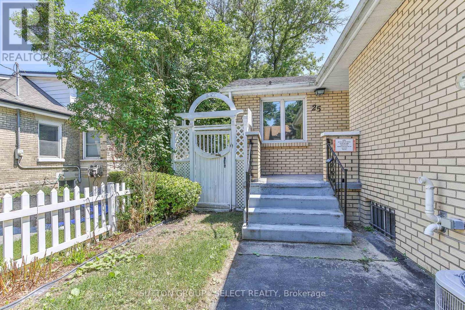 25 Foster Avenue, London North, Ontario  N6H 2K7 - Photo 5 - X12373878