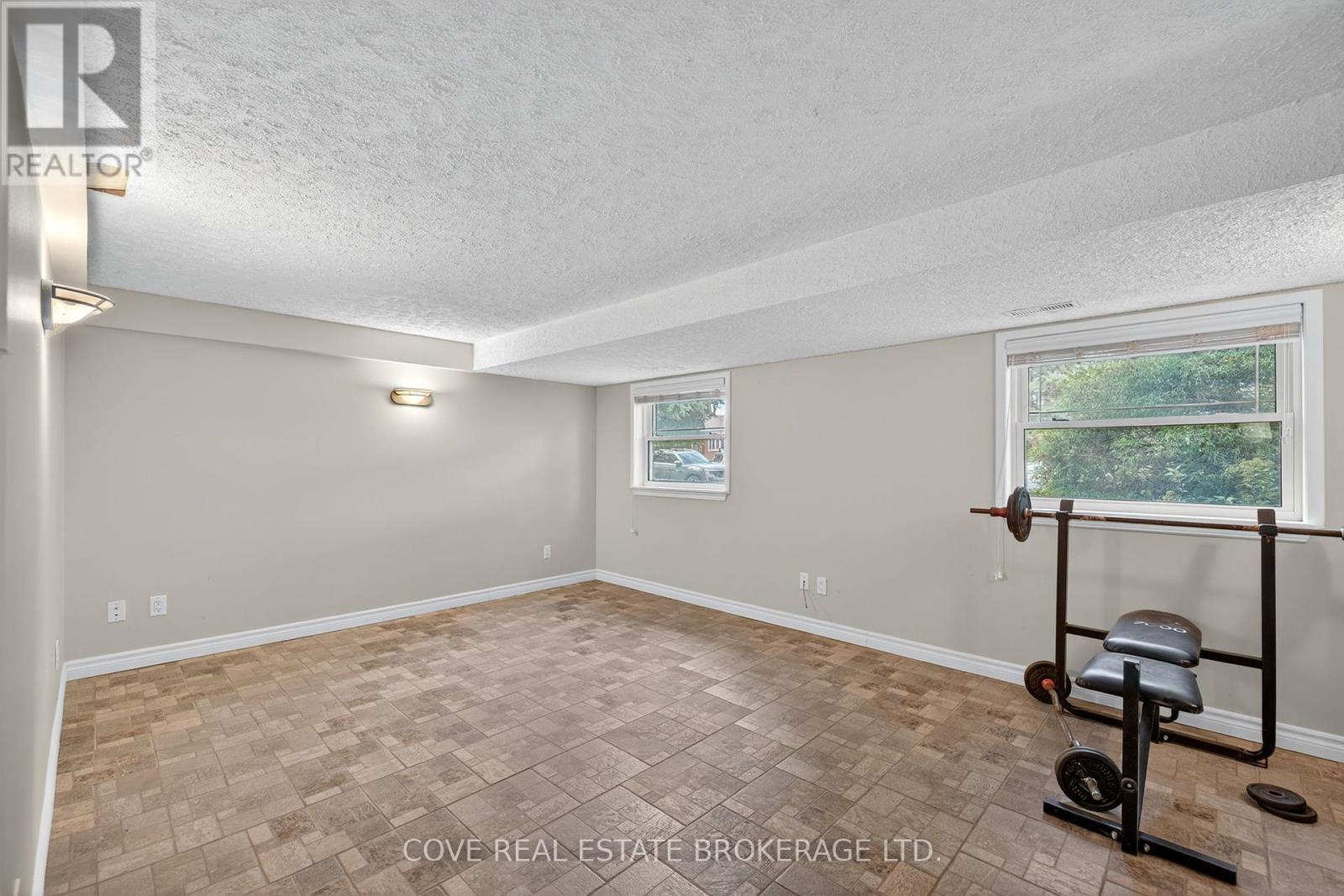 2 Aspen Avenue, St. Thomas, Ontario  N5R 5G4 - Photo 20 - X12373916