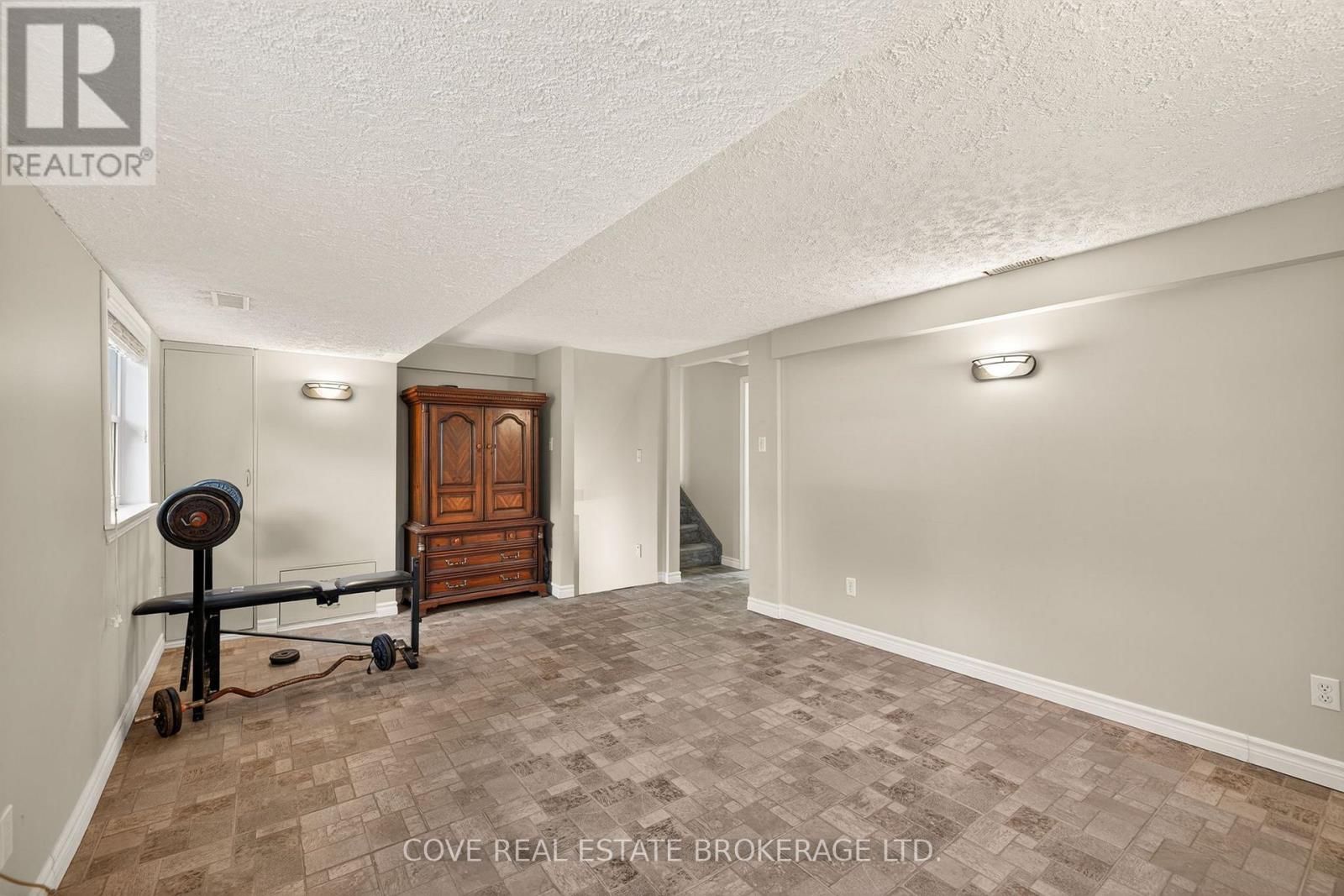 2 Aspen Avenue, St. Thomas, Ontario  N5R 5G4 - Photo 21 - X12373916