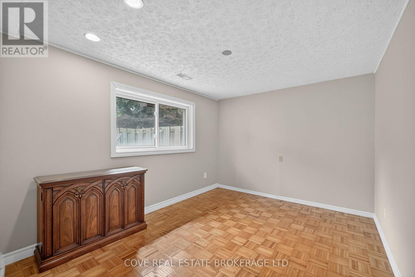 2 Aspen Avenue, St. Thomas, Ontario  N5R 5G4 - Photo 23 - X12373916