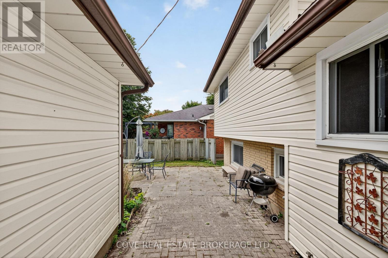 2 Aspen Avenue, St. Thomas, Ontario  N5R 5G4 - Photo 30 - X12373916