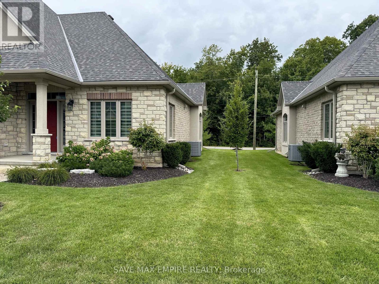 403 - 5 Wood Haven Drive, Tillsonburg, Ontario  N4G 0A8 - Photo 4 - X12372256
