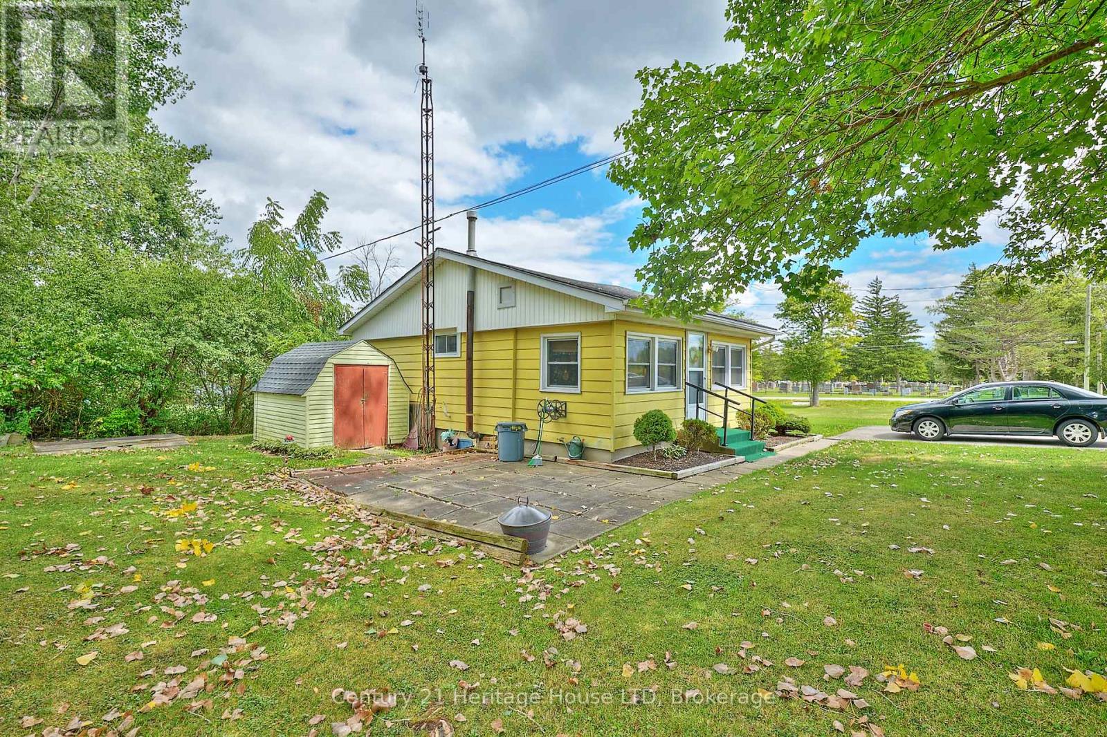 690 Bridge Street, Fort Erie, Ontario  L2A 5M4 - Photo 2 - X12373802