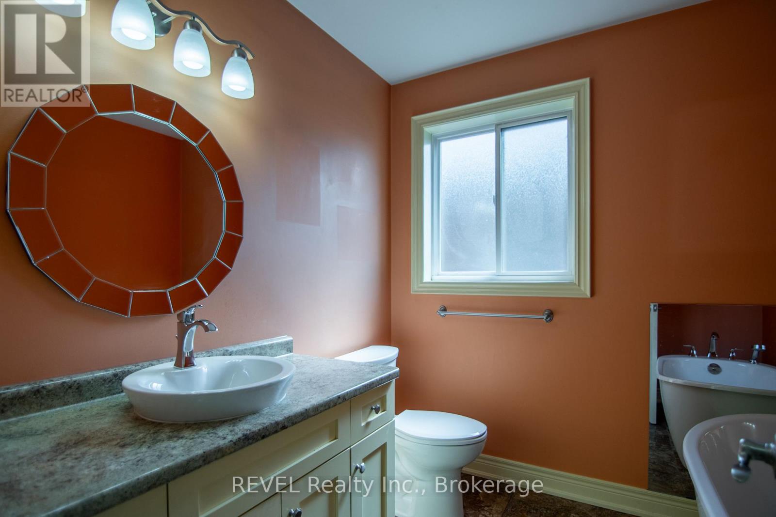 123 Michelle Court, Welland, Ontario  L3C 0A2 - Photo 24 - X12373891