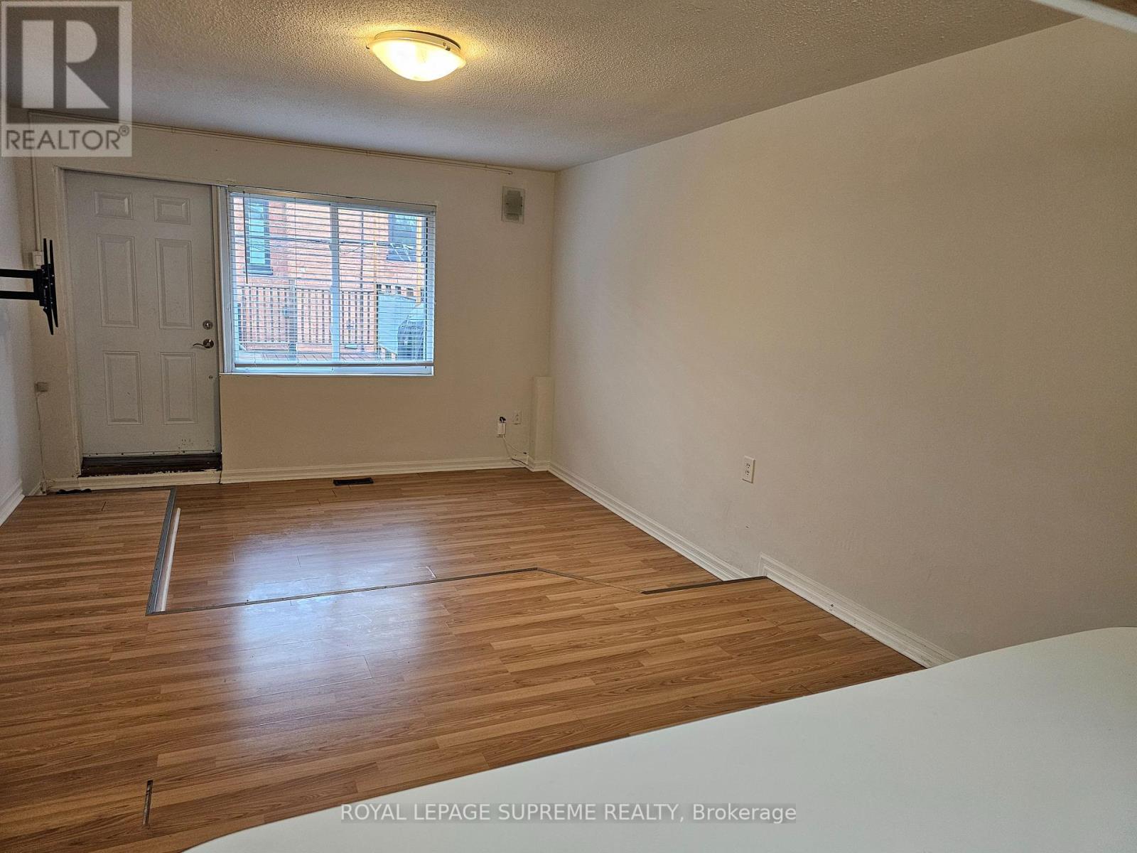 Upper - 806 College Street, Toronto, Ontario  M6E 4R1 - Photo 10 - C12373660