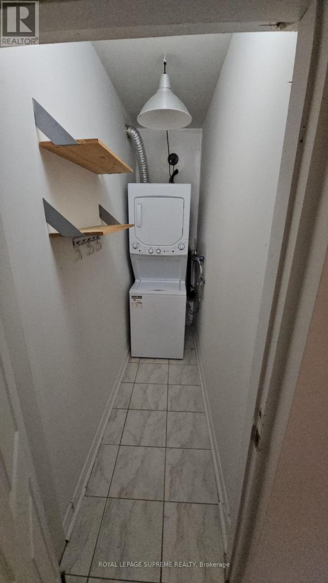Upper - 806 College Street, Toronto, Ontario  M6E 4R1 - Photo 23 - C12373660