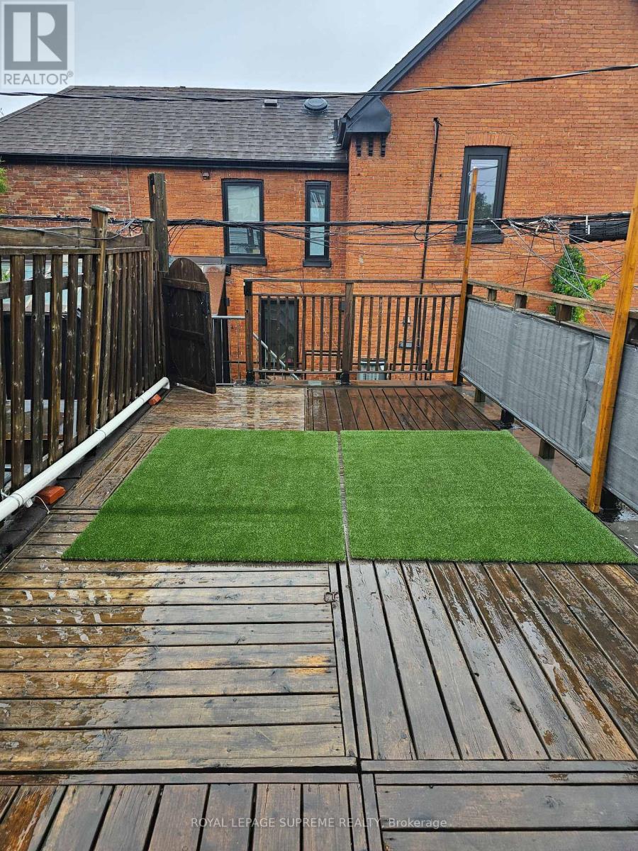 Upper - 806 College Street, Toronto, Ontario  M6E 4R1 - Photo 24 - C12373660