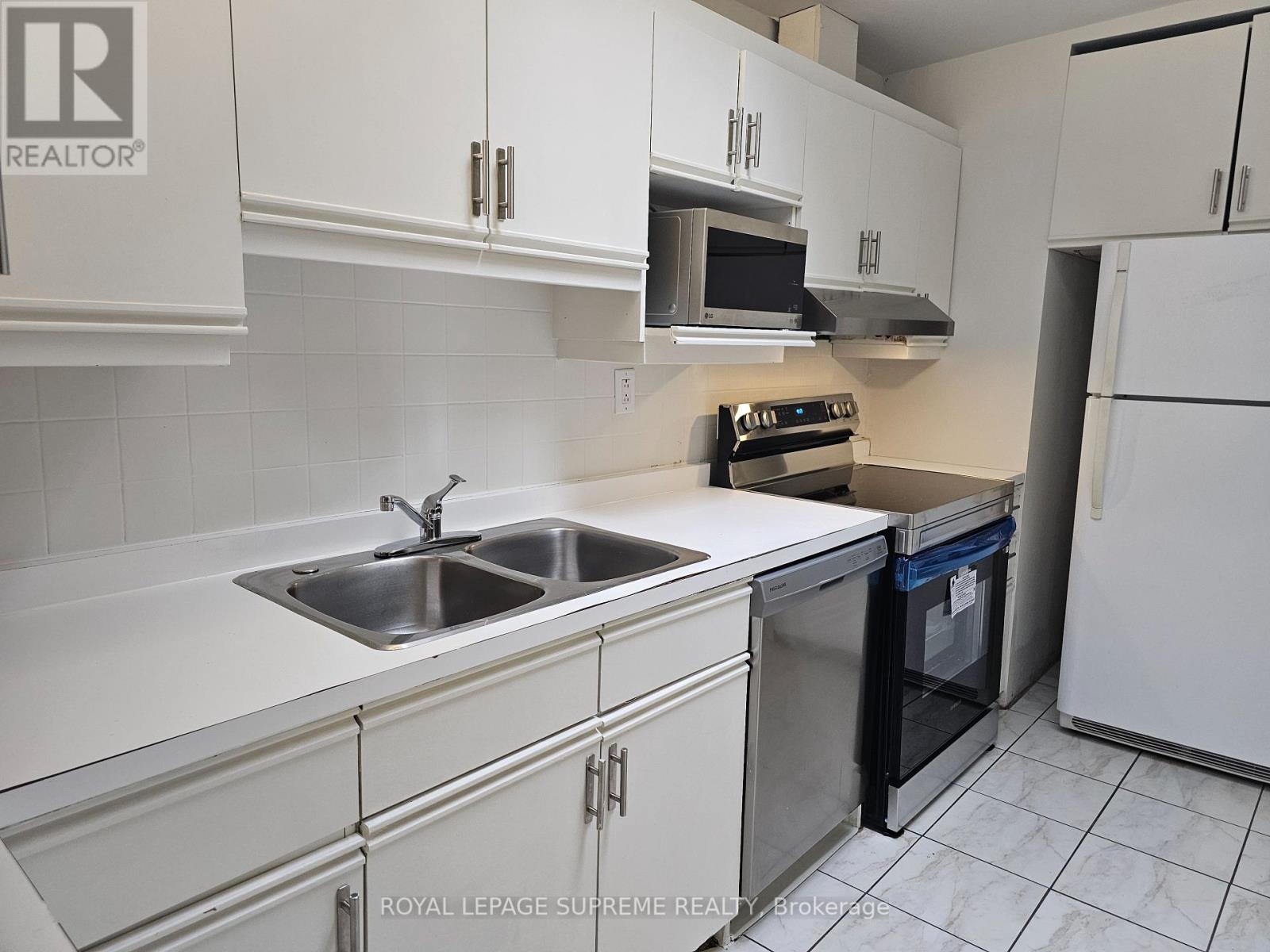 Upper - 806 College Street, Toronto, Ontario  M6E 4R1 - Photo 5 - C12373660