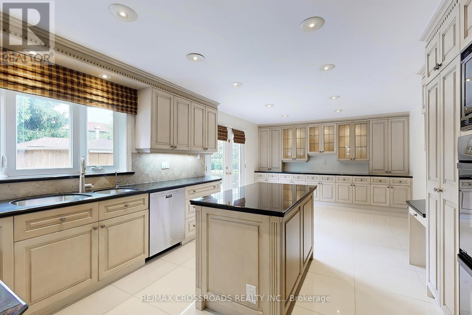 58 Cosmic Drive, Toronto, Ontario  M3B 3G2 - Photo 10 - C12373666