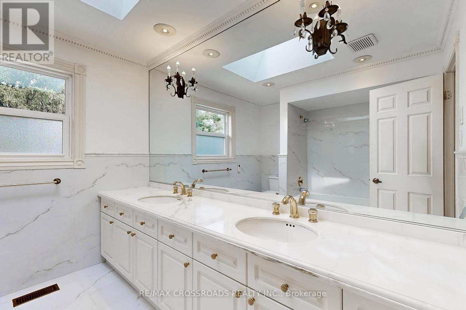 58 Cosmic Drive, Toronto, Ontario  M3B 3G2 - Photo 28 - C12373666