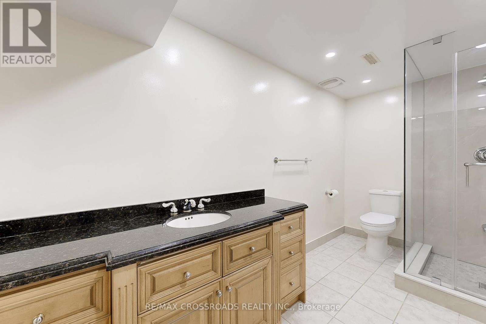 58 Cosmic Drive, Toronto, Ontario  M3B 3G2 - Photo 35 - C12373666