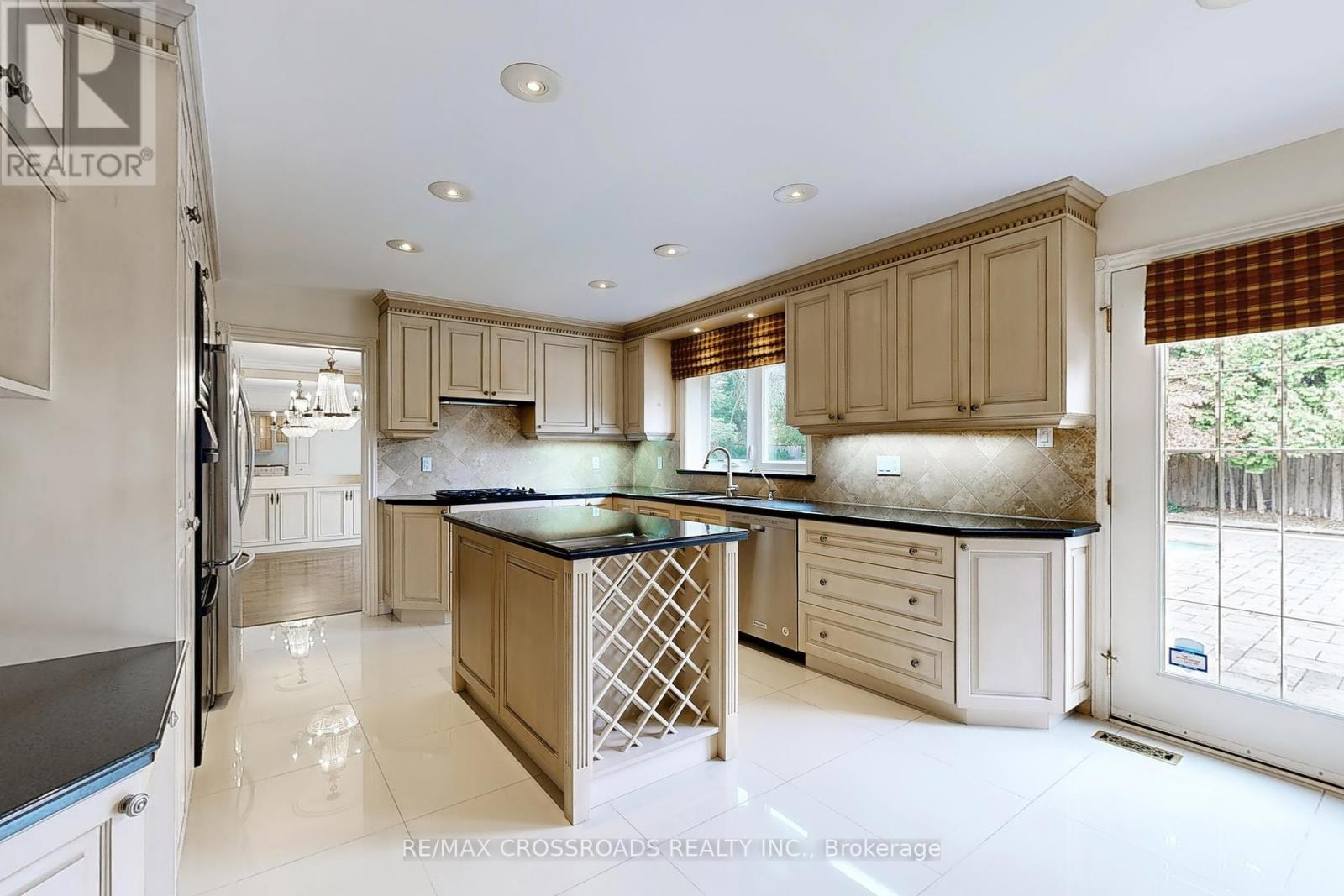 58 Cosmic Drive, Toronto, Ontario  M3B 3G2 - Photo 8 - C12373666
