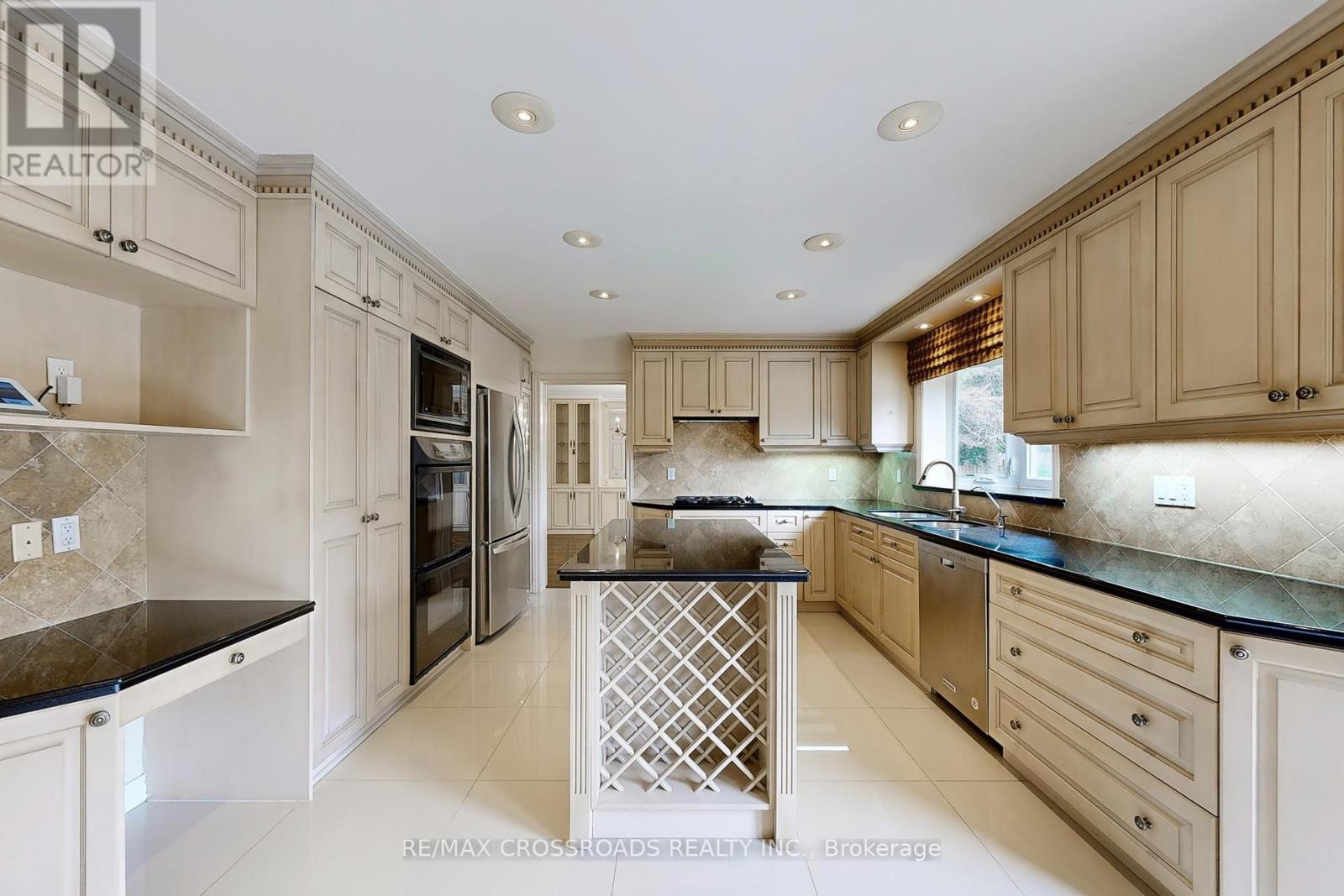 58 Cosmic Drive, Toronto, Ontario  M3B 3G2 - Photo 9 - C12373666
