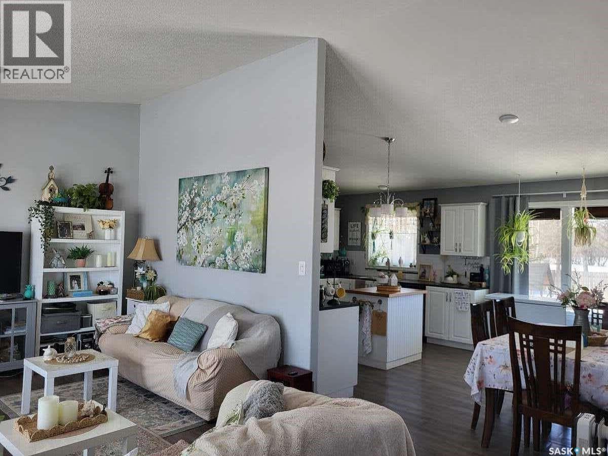 210 Douglas Place, Waseca, Saskatchewan  S0M 3A0 - Photo 3 - SK000320