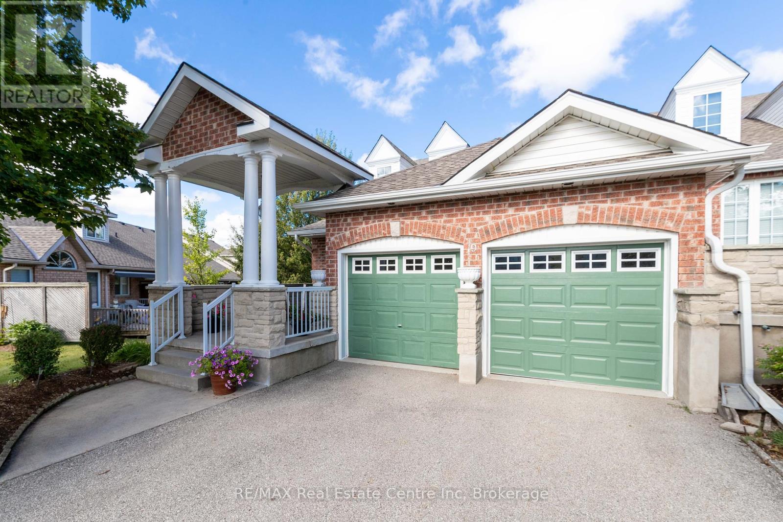Property at 19 TERRAVIEW CRESCENT image 1
