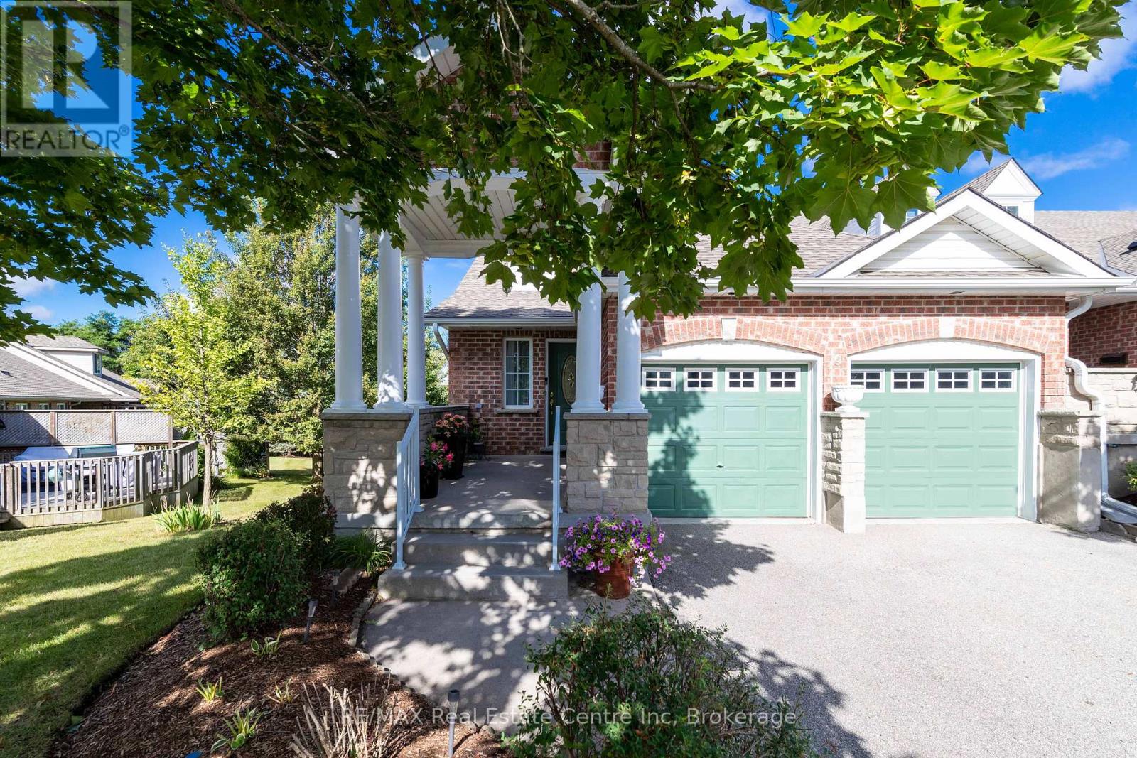 Property at 19 TERRAVIEW CRESCENT image 3