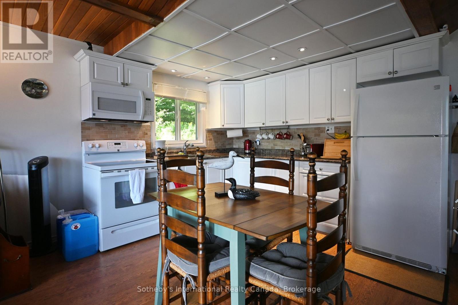 28 Pinewood Road, Mcdougall, Ontario  P2A 2W7 - Photo 13 - X12373765