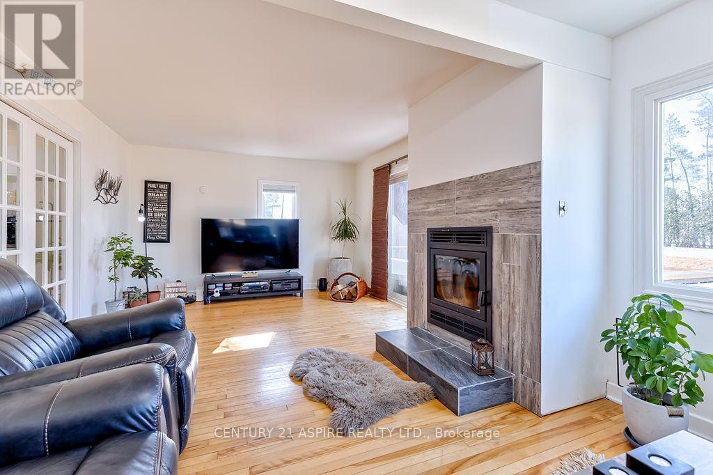 13314 60 Highway, North Algona Wilberforce, Ontario  K0J 1X0 - Photo 13 - X12373907