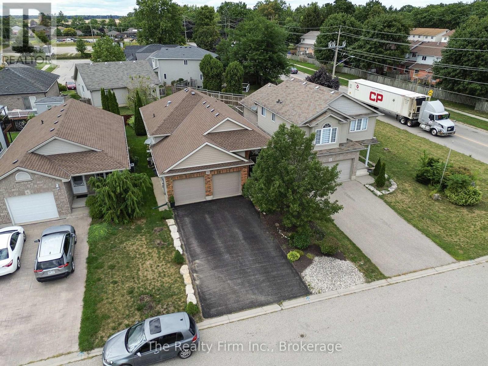 4 Kerr Crescent, Ingersoll, Ontario  N5C 4H2 - Photo 3 - X12373760