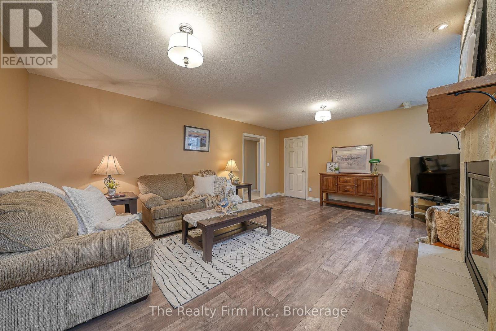 4 Kerr Crescent, Ingersoll, Ontario  N5C 4H2 - Photo 31 - X12373760
