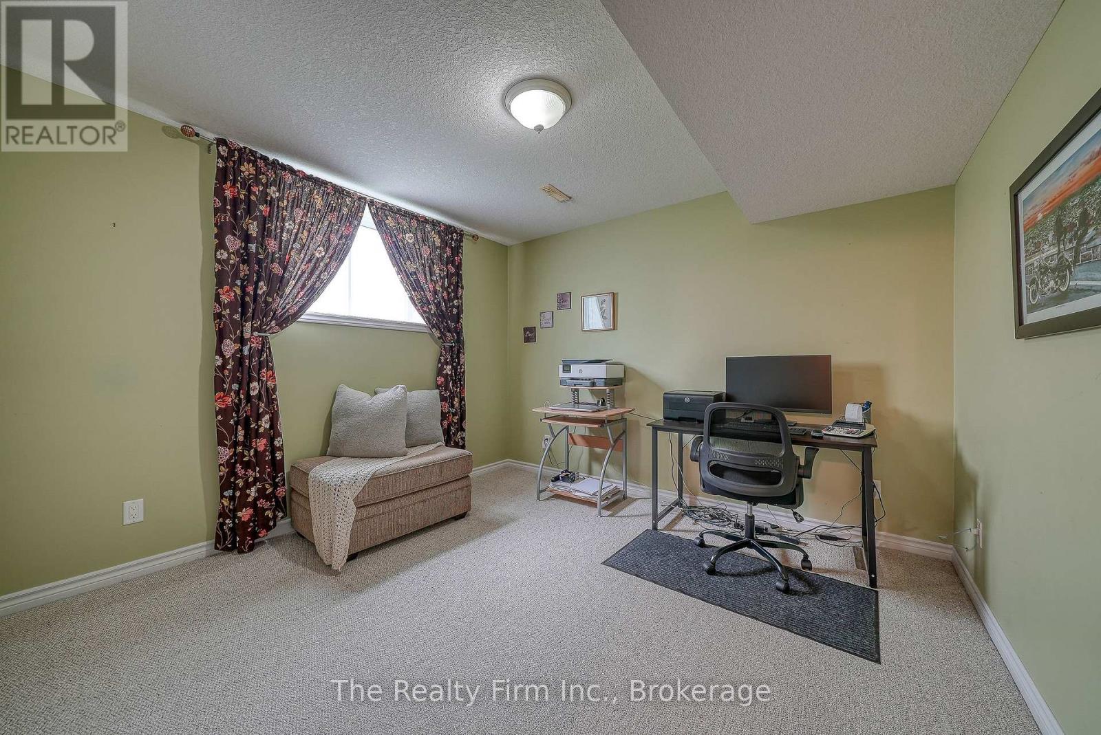 4 Kerr Crescent, Ingersoll, Ontario  N5C 4H2 - Photo 34 - X12373760