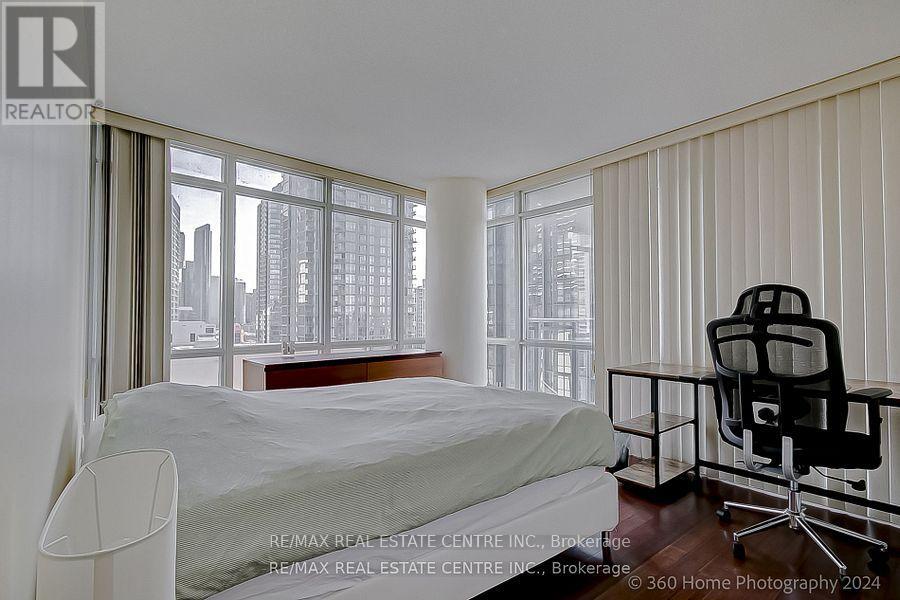 1510 - 15 Fort York Boulevard, Toronto, Ontario  M5V 3Y4 - Photo 17 - C12363738