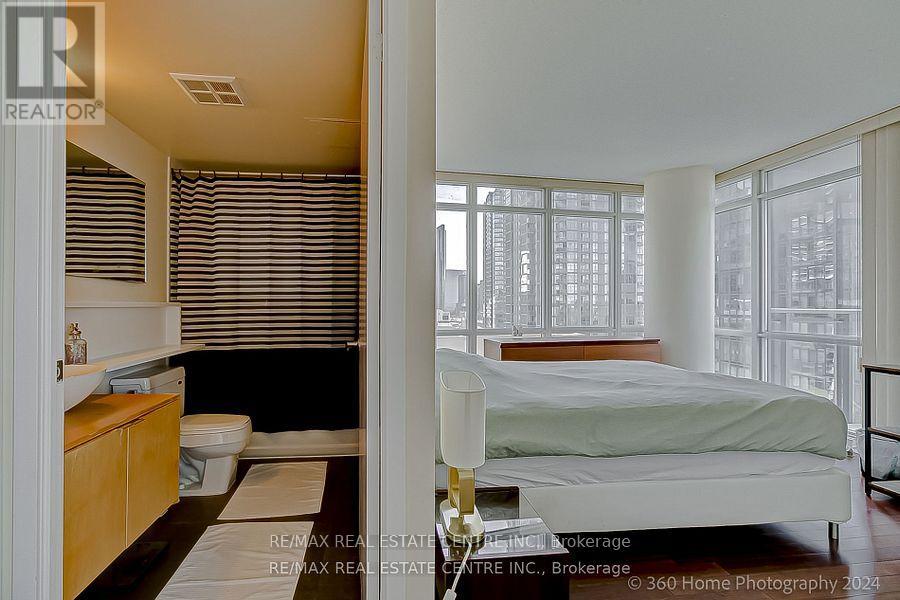1510 - 15 Fort York Boulevard, Toronto, Ontario  M5V 3Y4 - Photo 18 - C12363738