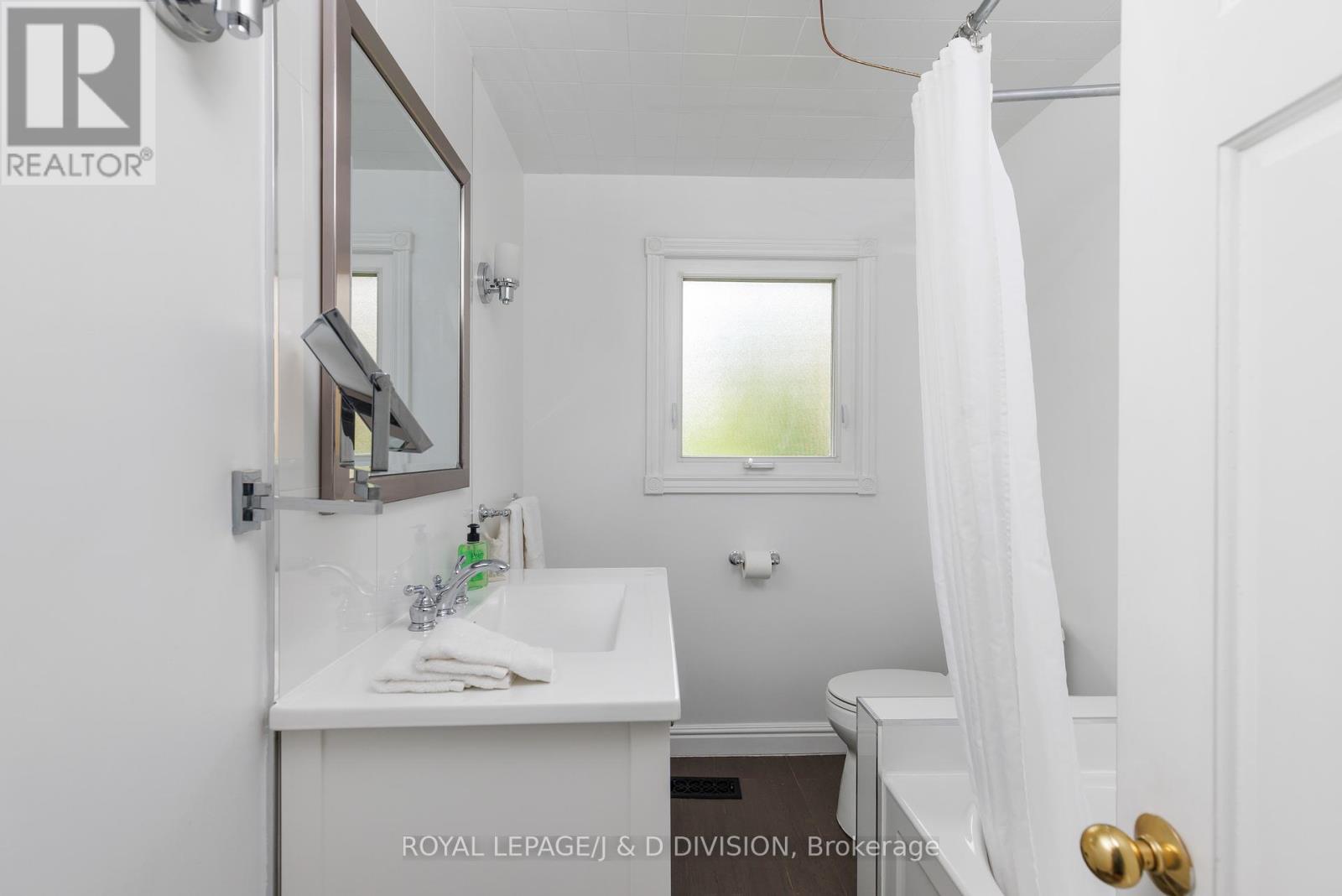 27 Paramount Court, Toronto, Ontario  M6M 2L3 - Photo 20 - W12373604