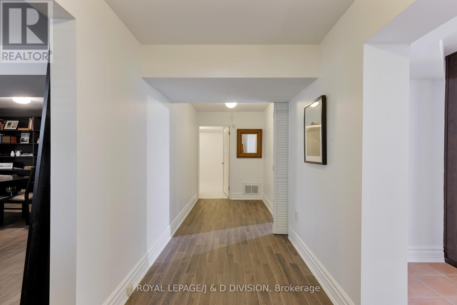 27 Paramount Court, Toronto, Ontario  M6M 2L3 - Photo 25 - W12373604