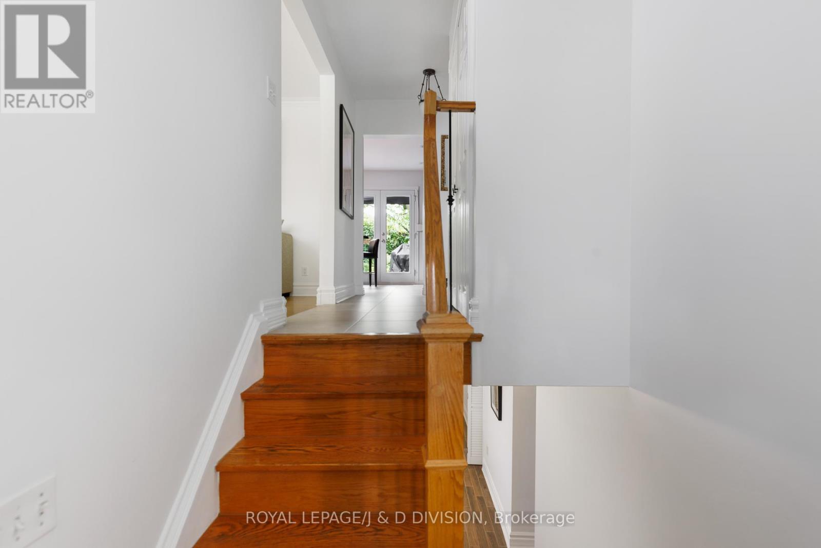 27 Paramount Court, Toronto, Ontario  M6M 2L3 - Photo 3 - W12373604