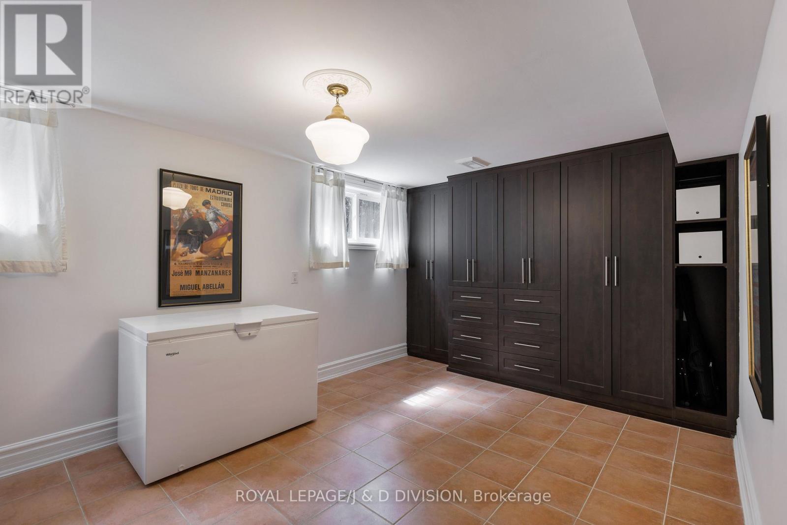 27 Paramount Court, Toronto, Ontario  M6M 2L3 - Photo 32 - W12373604