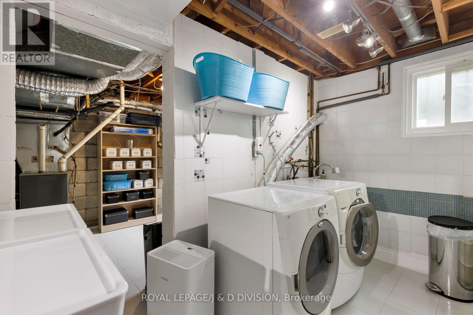 27 Paramount Court, Toronto, Ontario  M6M 2L3 - Photo 34 - W12373604