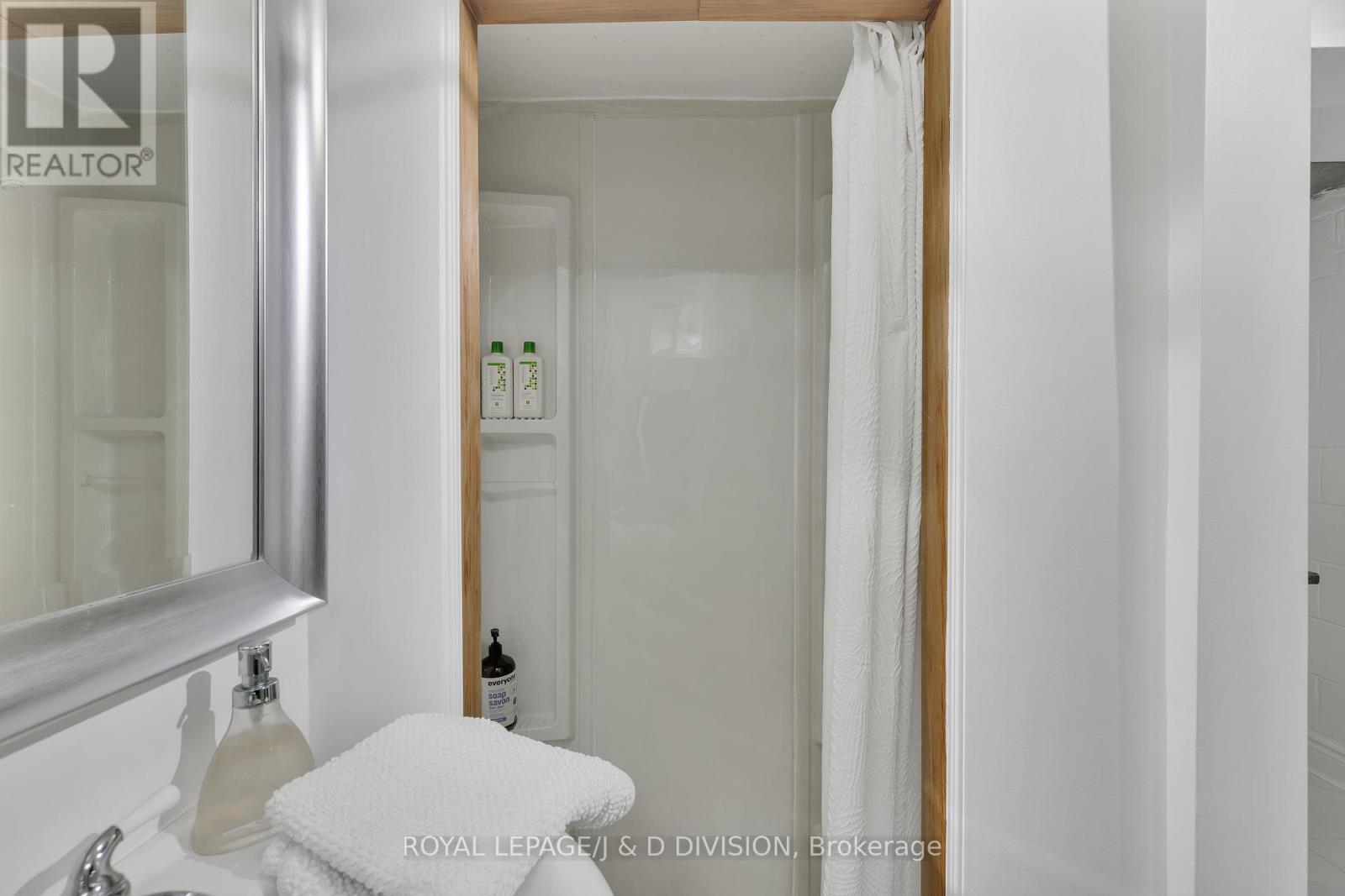 27 Paramount Court, Toronto, Ontario  M6M 2L3 - Photo 36 - W12373604