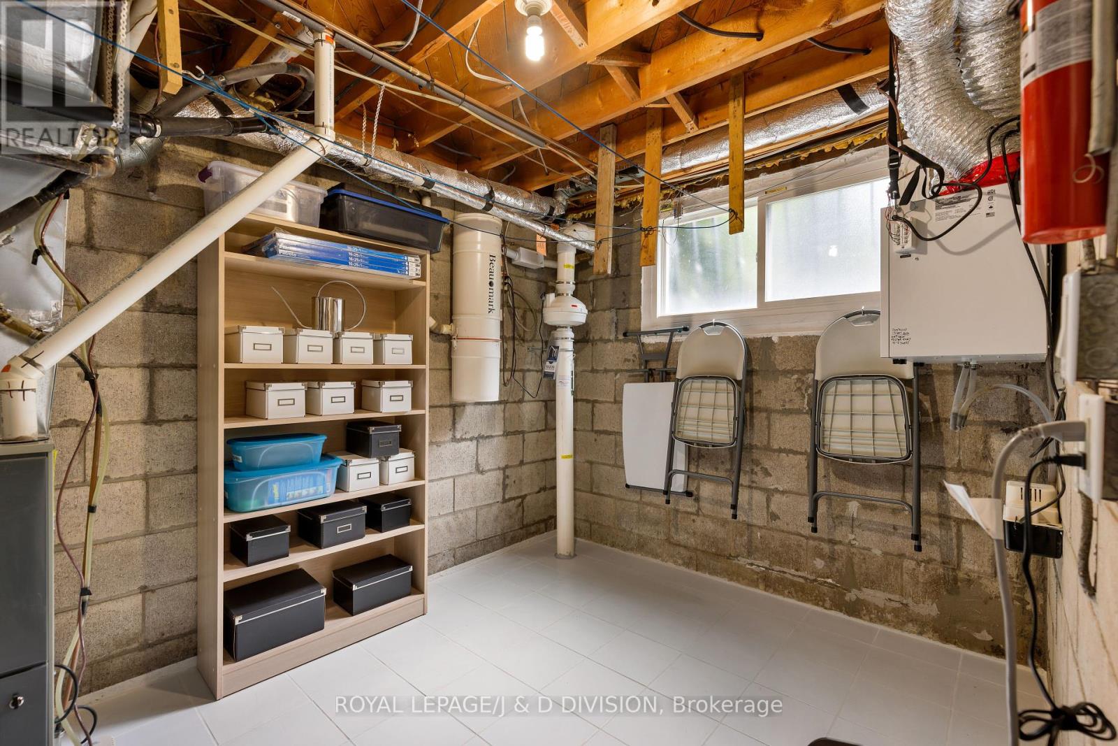 27 Paramount Court, Toronto, Ontario  M6M 2L3 - Photo 37 - W12373604